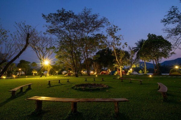 Brighten Up Your Nighttime Oasis Backyard With Outdoor Solar Lanterns